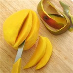 Cách cắt xoài nhanh gọn 2
