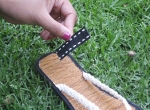 Cách tạo đôi xăng-đan từ dép tông 1