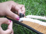 Cách tạo đôi xăng-đan từ dép tông 2