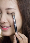 Cách trang điểm cho khuôn mặt tròn 5