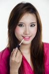 Cách trang điểm cho khuôn mặt tròn 9