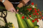Cách bó hoa đơn giản tặng người thân 2