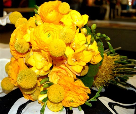 Những mẫu hoa cưới màu vàng cho mùa lạnh 17