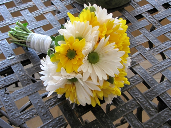 Những mẫu hoa cưới màu vàng cho mùa lạnh 19