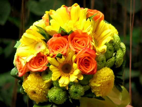 Những mẫu hoa cưới màu vàng cho mùa lạnh 5