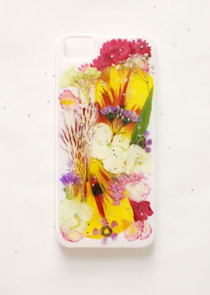 Cách trang trí vỏ iPhone tuyệt đẹp với hoa lá 10